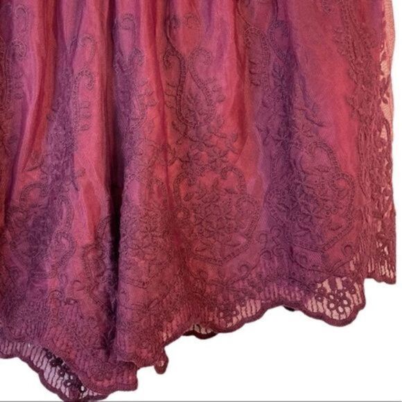 Tobi Lace Scalloped Edge Shorts Red Wine Burgundy Medium NWT - Picture 2 of 5
